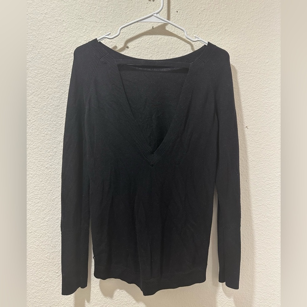 LULULEMON SWEATER